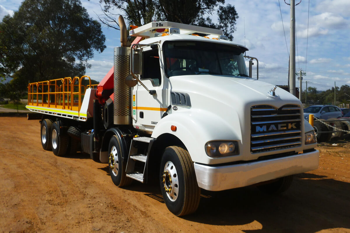 MACK Metroliner 8×4 Tilt Tray Crane Truck | CT086