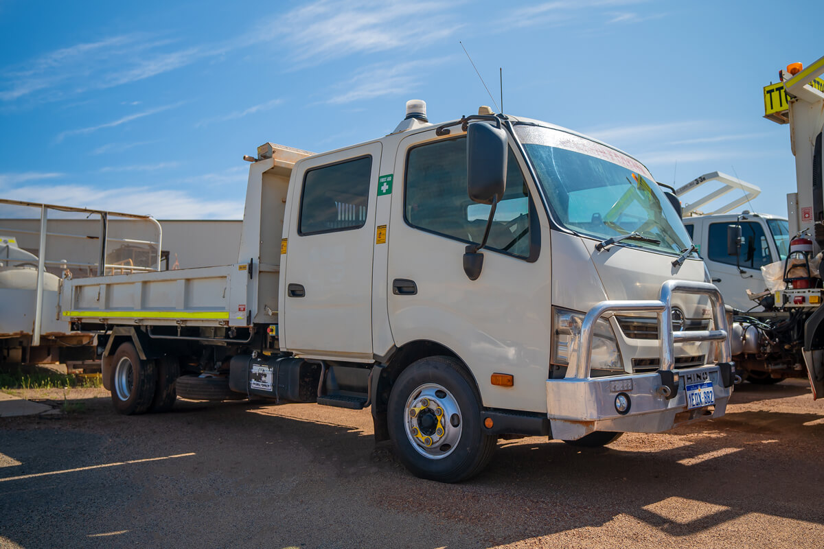 HINO 300 Series 4×2 Crew Cab Tipper Truck | TT054
