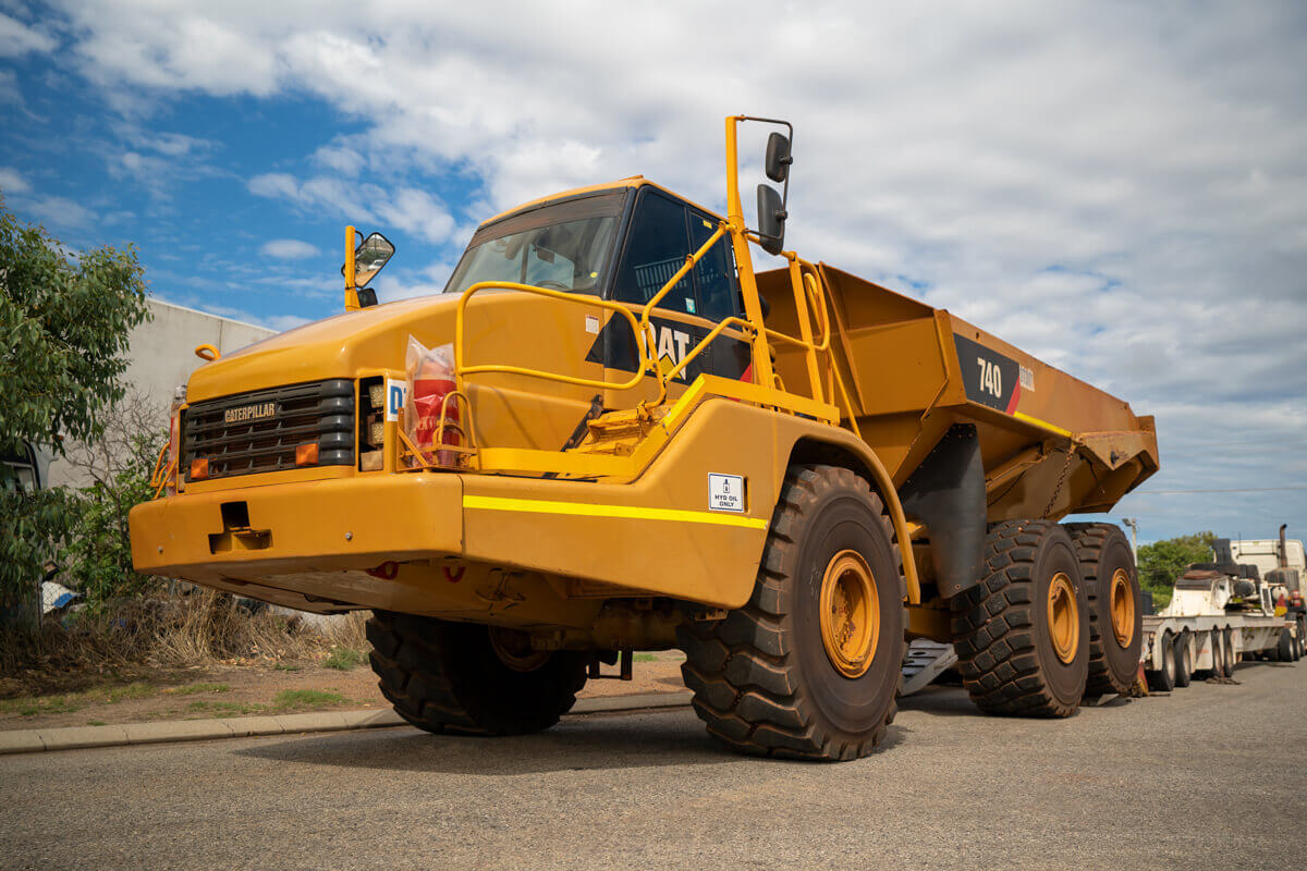 Caterpillar 740 Articulated Dump Truck | DT007