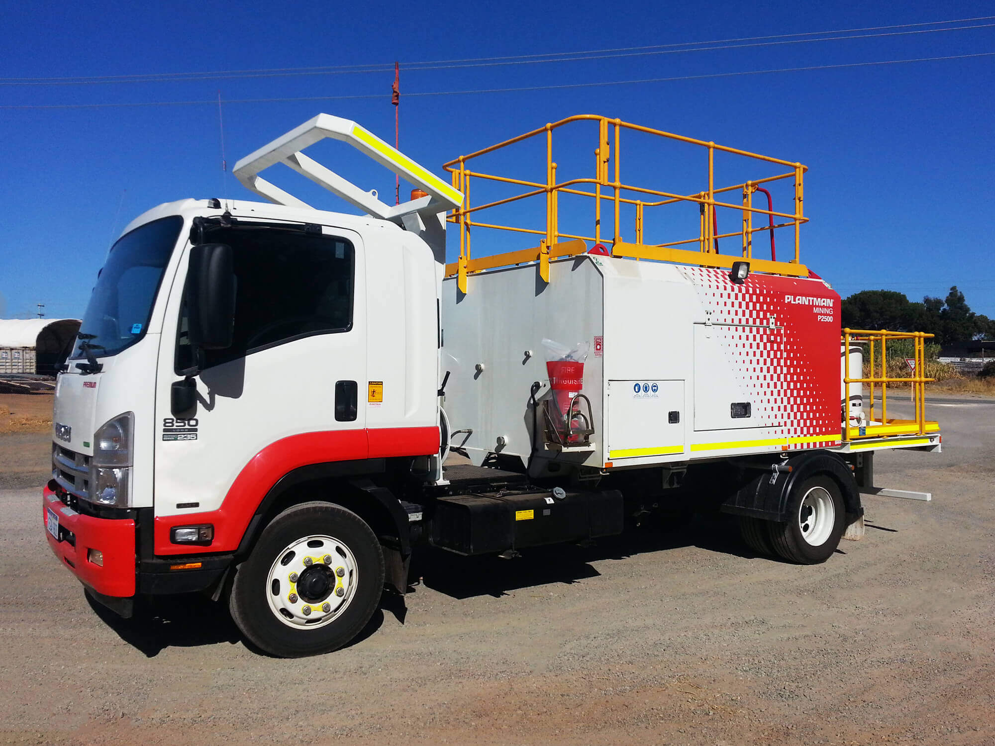 2013 ISUZU FSR700-850 4×2 SERVICE TRUCK P2500