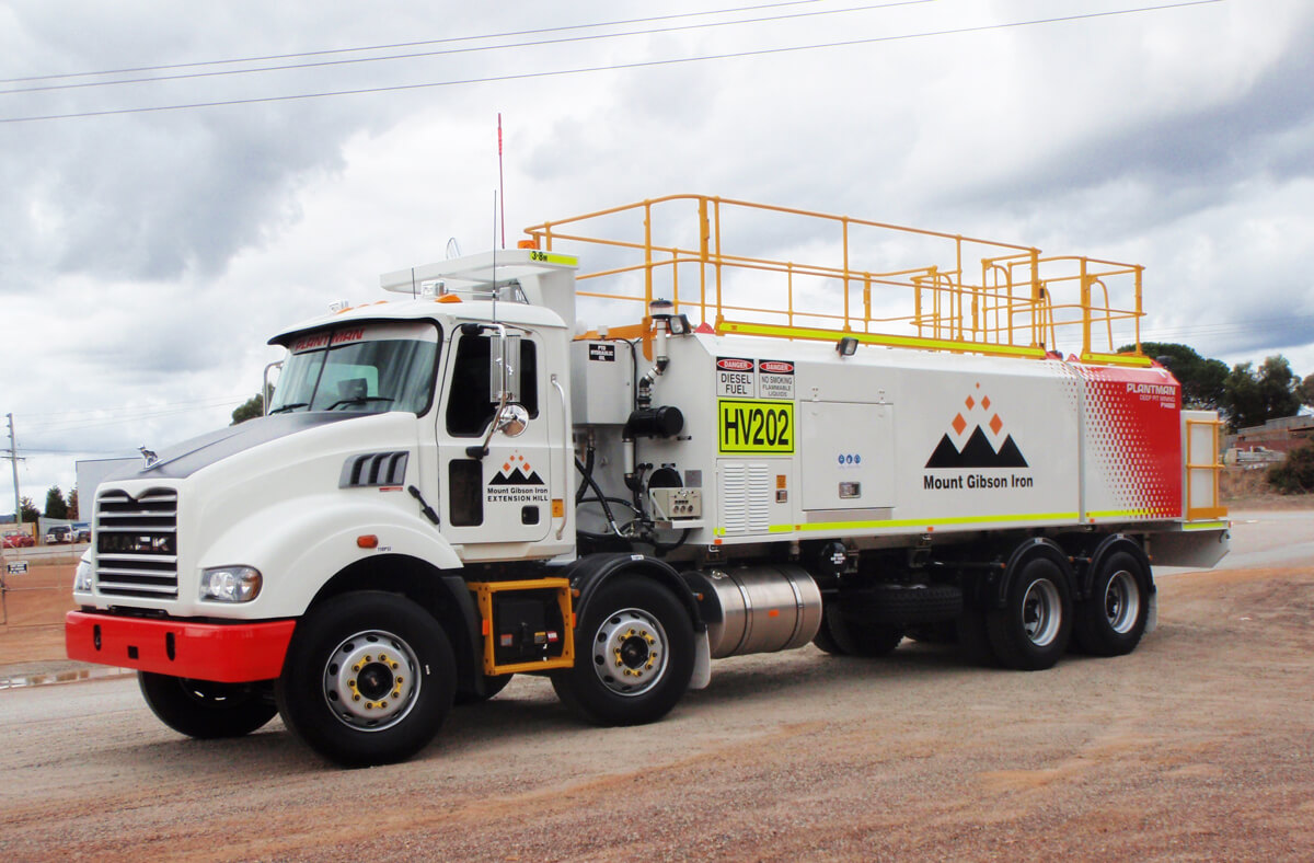 2011 MACK METROLINER 8×4 SERVICE TRUCK P14000