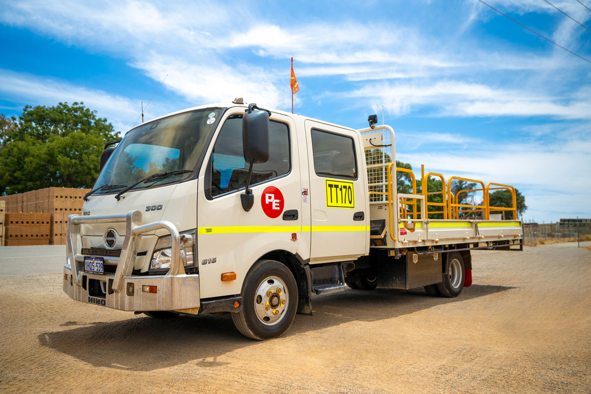 HINO 300 Series 4×2 Crew Cab Flat Tray Truck | TT170
