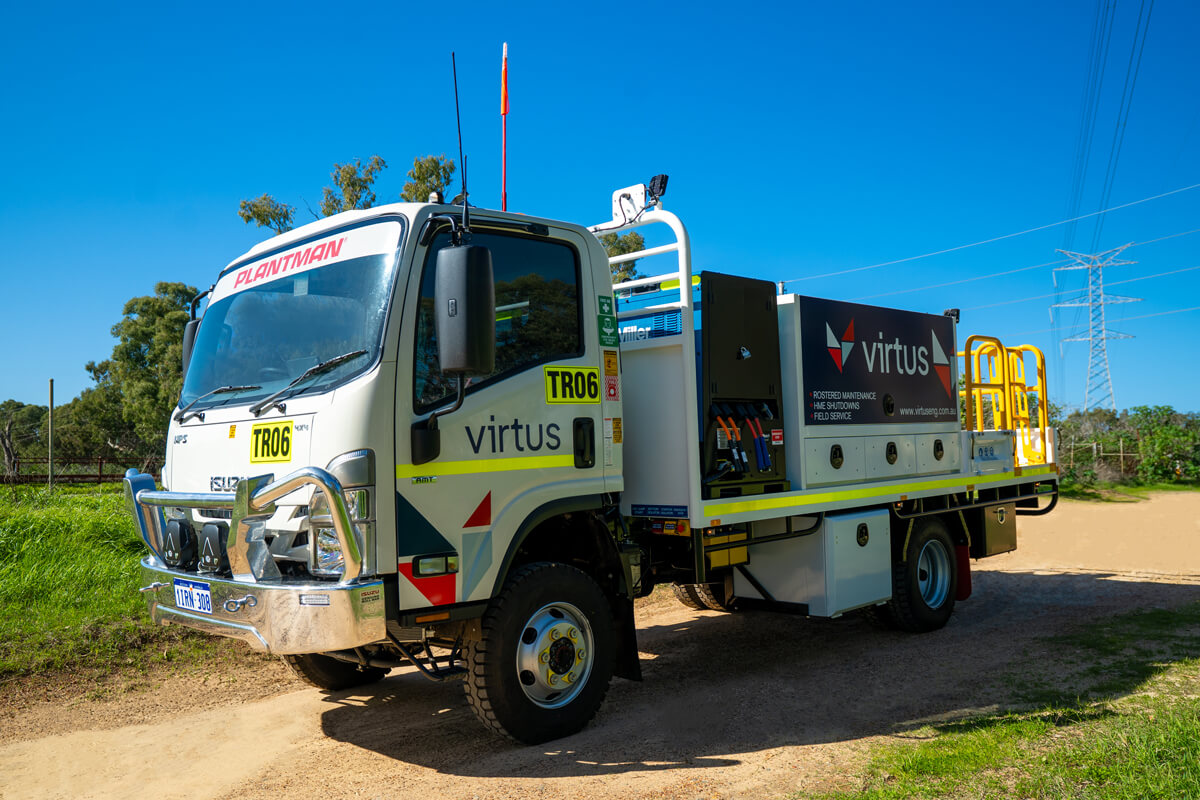 2025 ISUZU NPS75-155 4×4 Boilermaker Truck