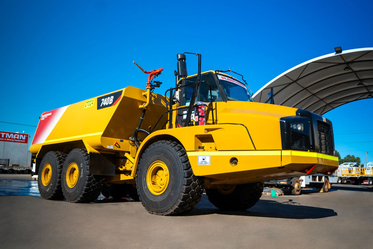 Caterpillar 740 Articulated Water Truck | DT024