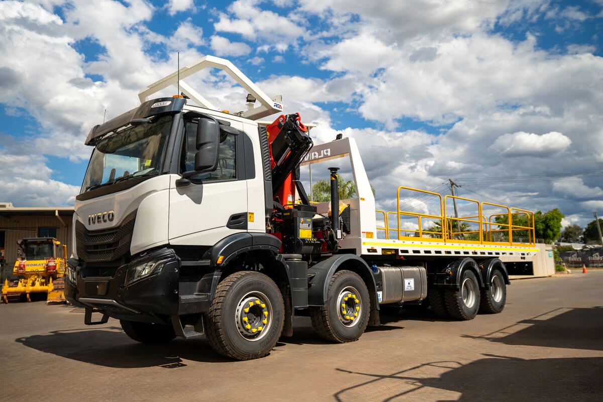 2026 IVECO T-WAY 8×4 Tilt Tray Crane Truck TT8000