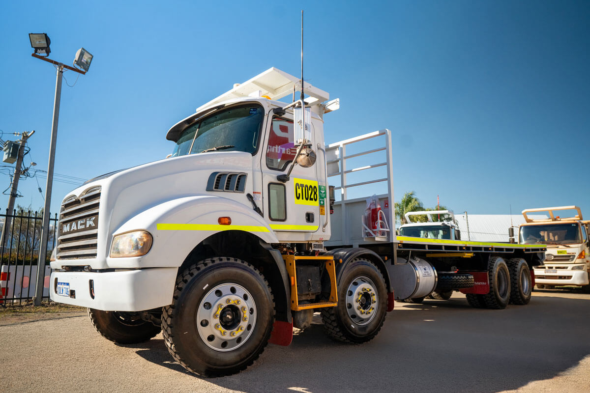MACK Metroliner 8×4 Flat Tray Truck | CT028